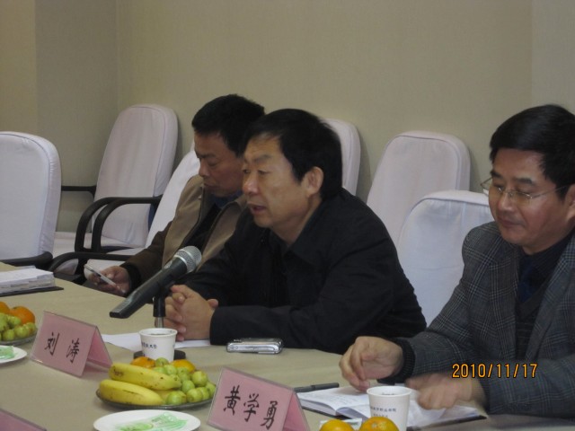 校党委书记刘涛汇报我校社区教育工作