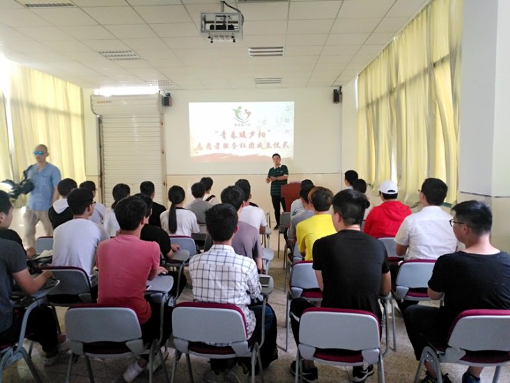 弘扬孝老精神，播撒爱心火种