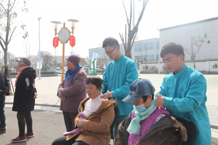 推拿测血糖血压，学以致用展风采