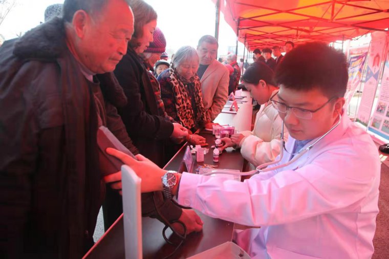 推拿测血糖血压，学以致用展风采