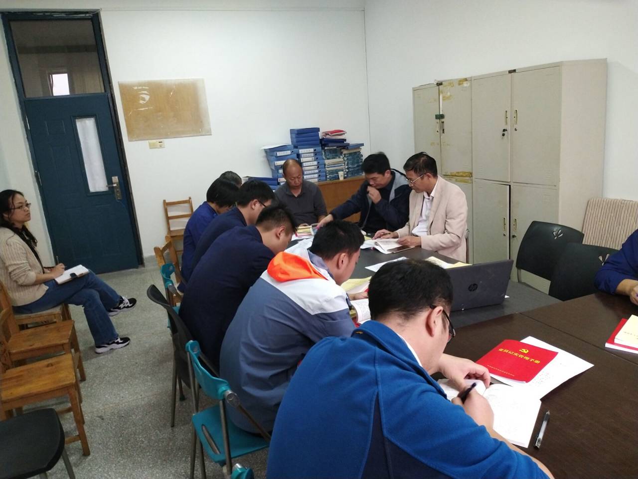 汽车工程学院主题教育学习扎实深入