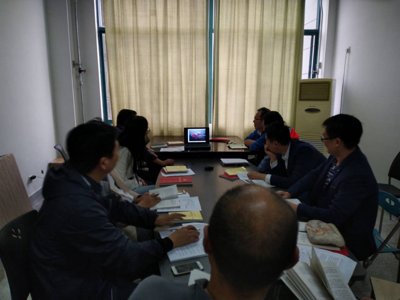 汽车工程学院主题教育学习扎实深入