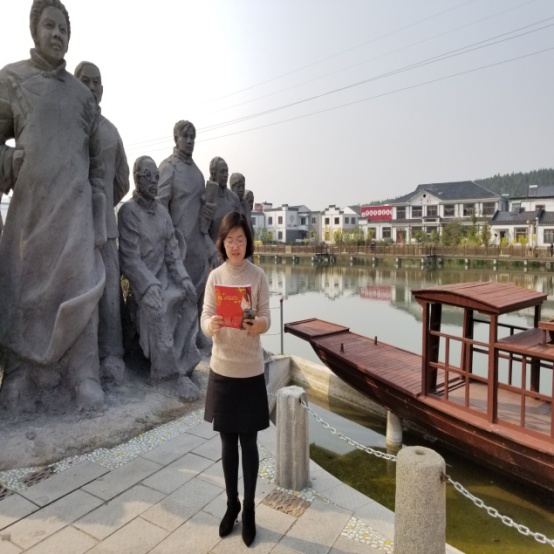 经贸学院党支部“主题党日”遇上党员“政治生日” 