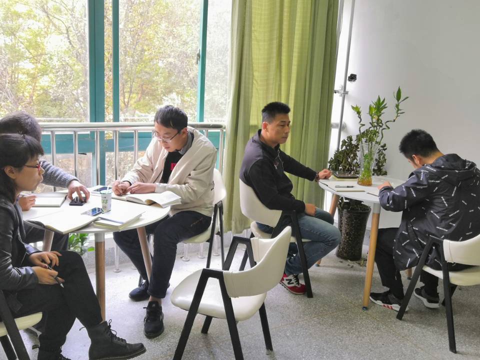 机关第四党支部牢牢抓实主题教育活动