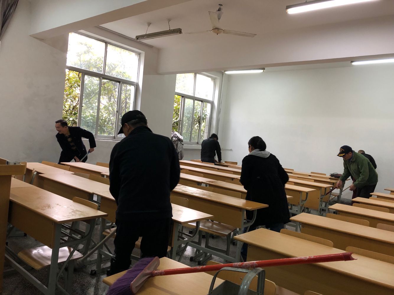 服务群众，从身边小事做起 ——记远程开放教育学院党支部志愿服务活动