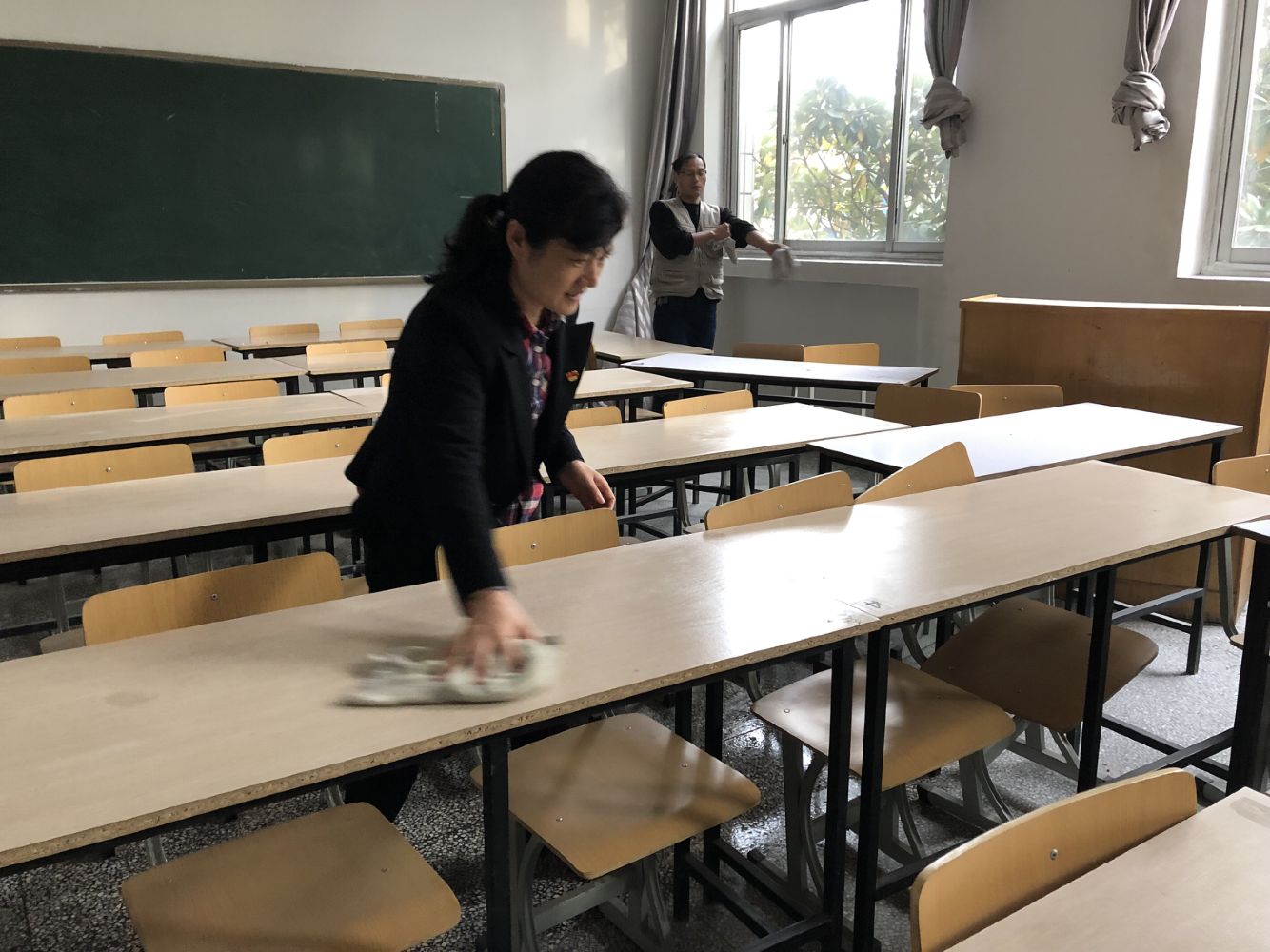 服务群众，从身边小事做起 ——记远程开放教育学院党支部志愿服务活动