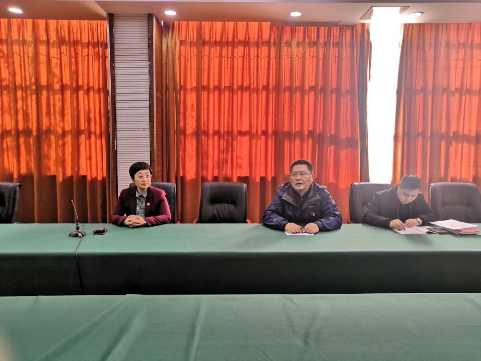 校党委副书记、纪委书记袁惠同志 为四支部党员讲党课