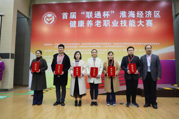 党员示范树形象，争先创优展风采