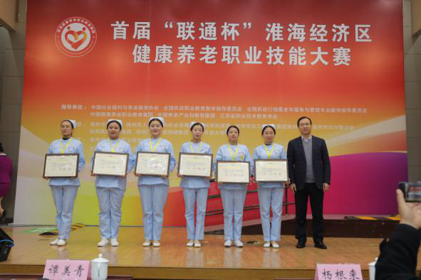 党员示范树形象，争先创优展风采