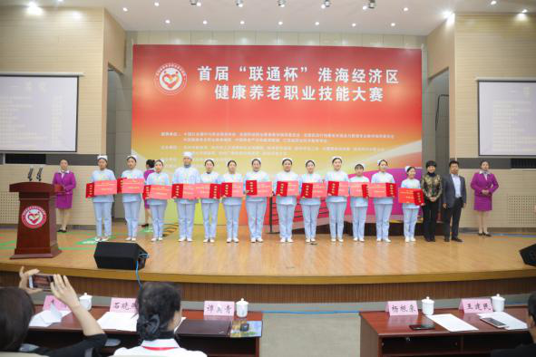 党员示范树形象，争先创优展风采