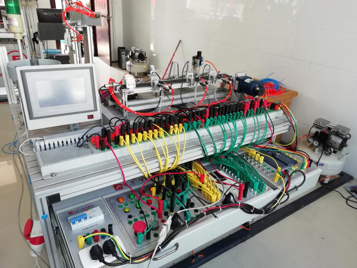 工作室成员参加江苏省技能大赛