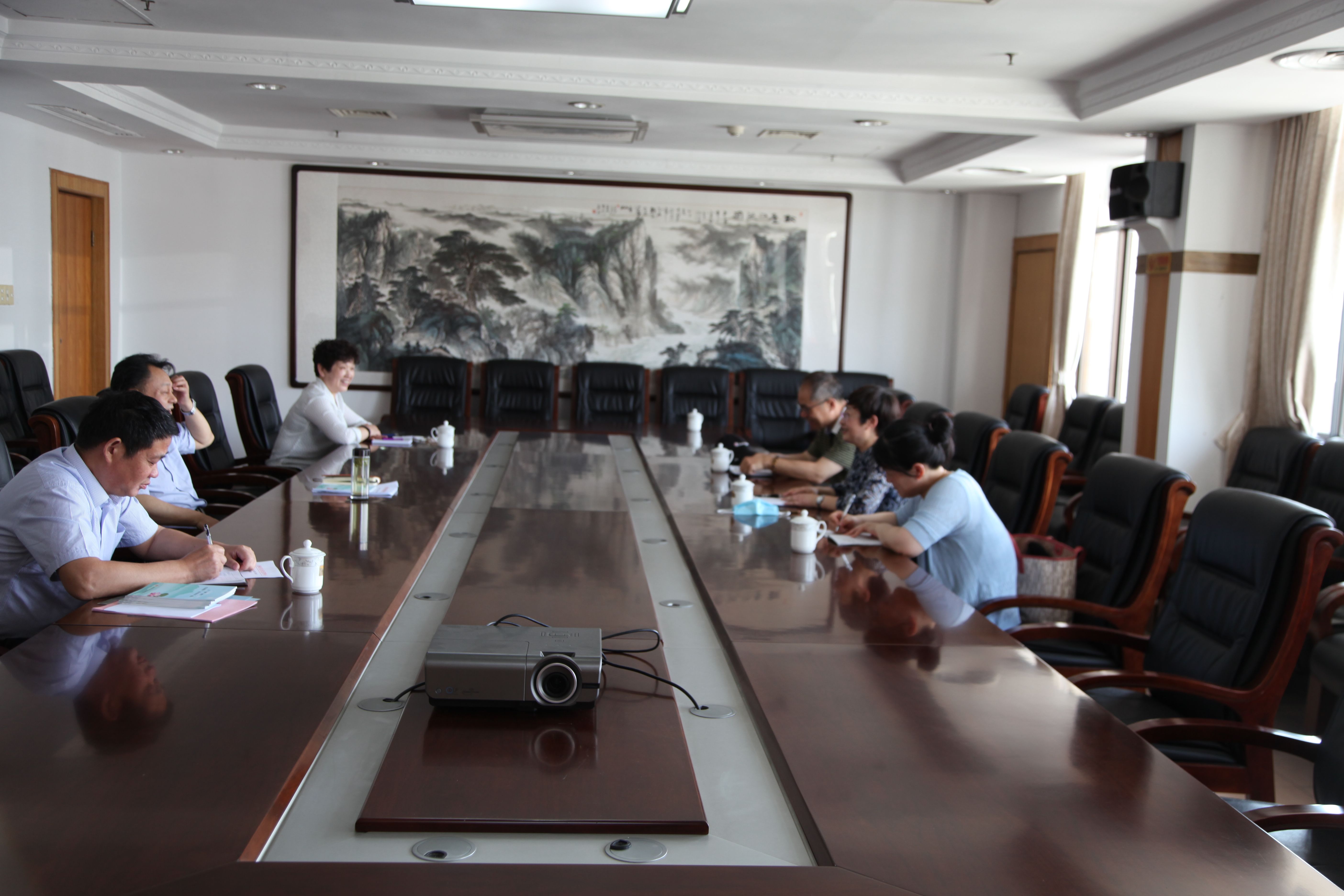 校纪委赴市住房公积金管理中心纪委参观学习