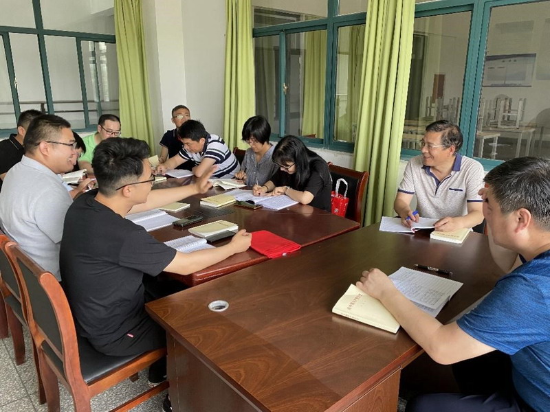 汽车工程学院党支部党员热烈讨论