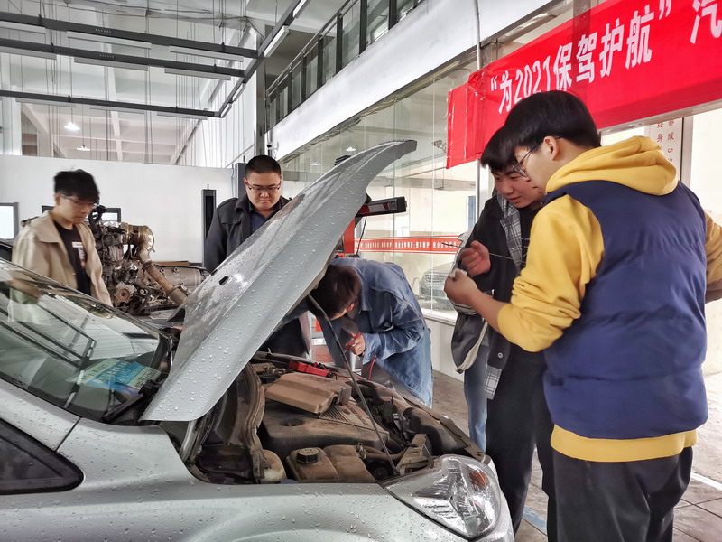 汽车学院志愿者积极开展“免费检测，为2021保驾护航”志愿服务