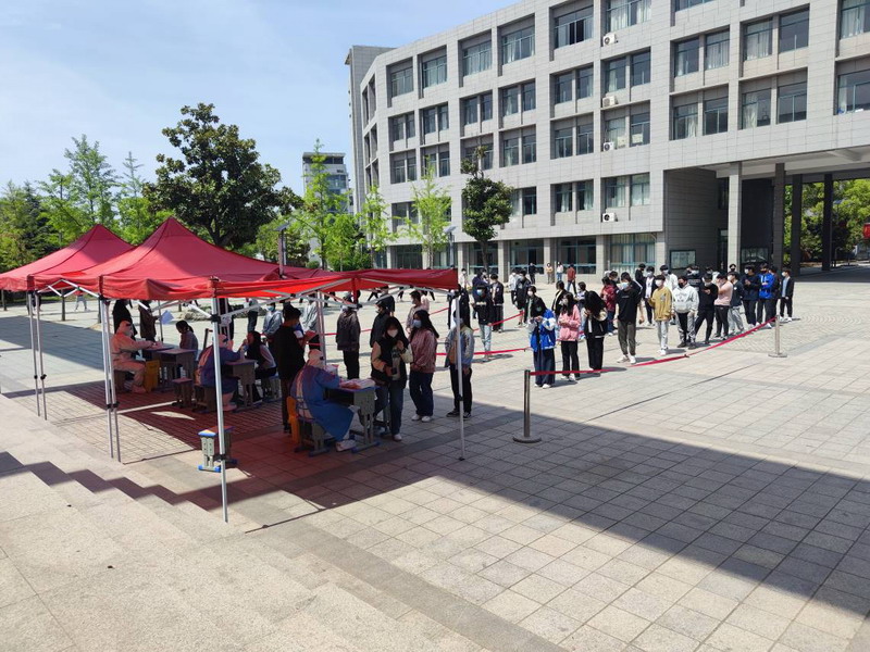 汽车学院组织学生核酸检测
