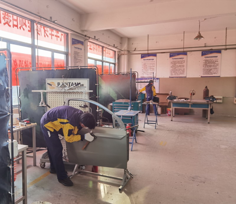 2021年徐州市职业球友会(中国)官方网站汽车运用与维修项目技能大赛在我校成功举办