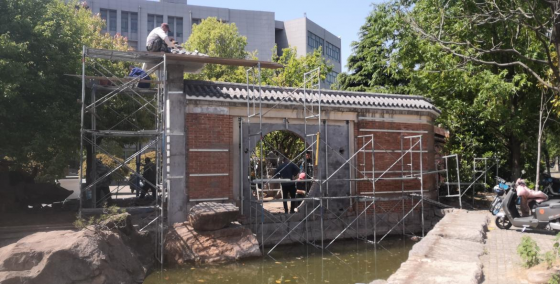 满园墙顶部和汉阙施工