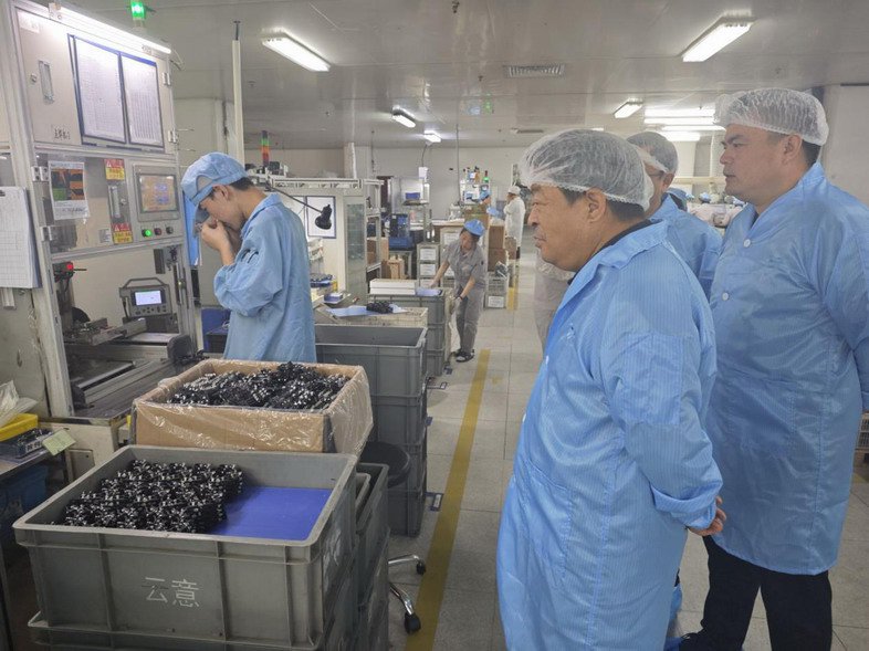 看望实习岗位中的学生