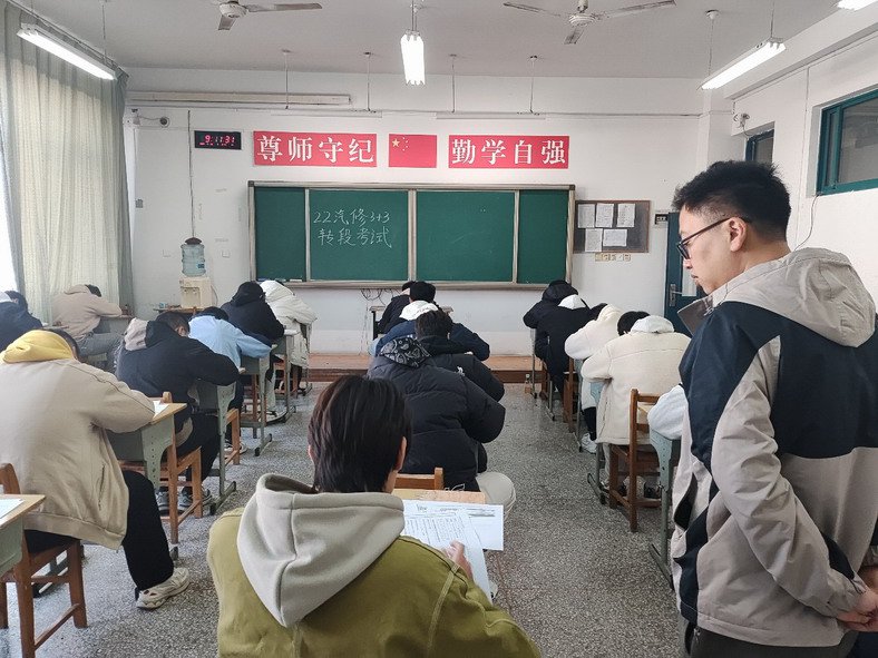 汽车运用与维修专业理论考试