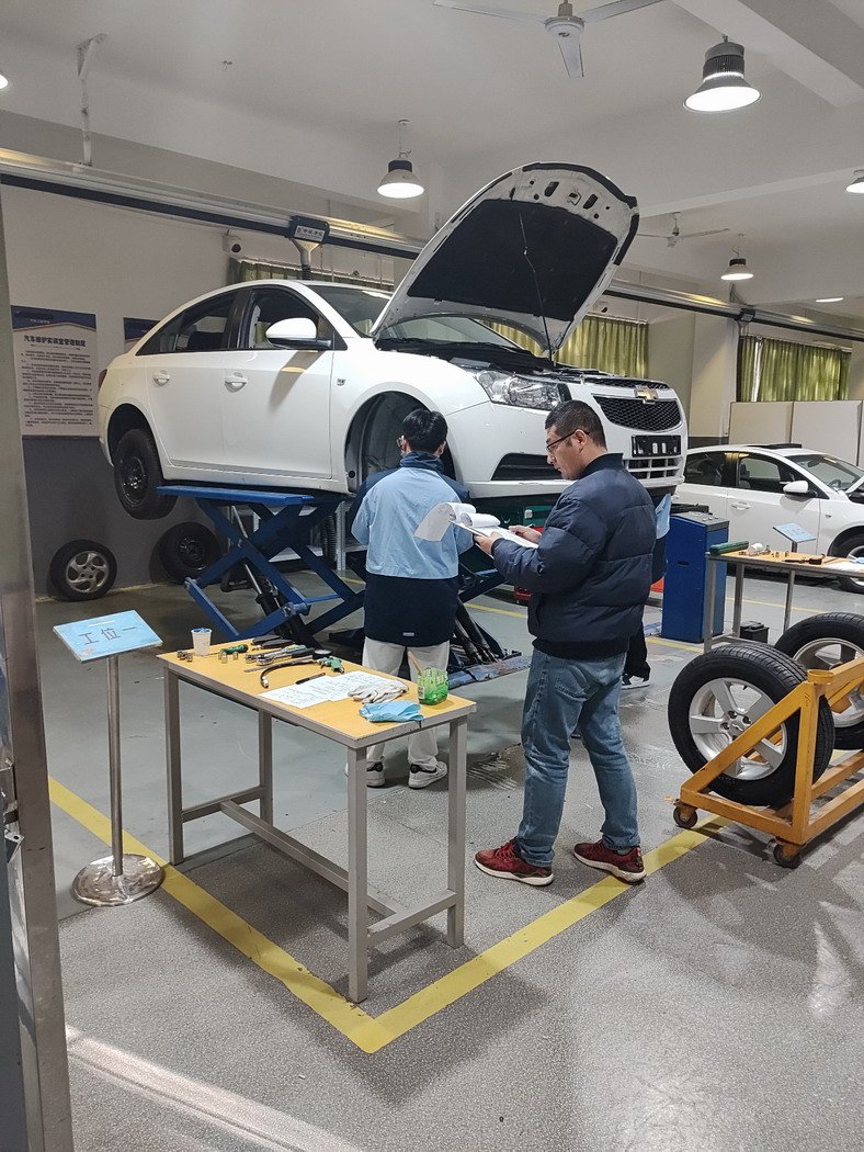 新能源汽车运用与维修专业实操考试