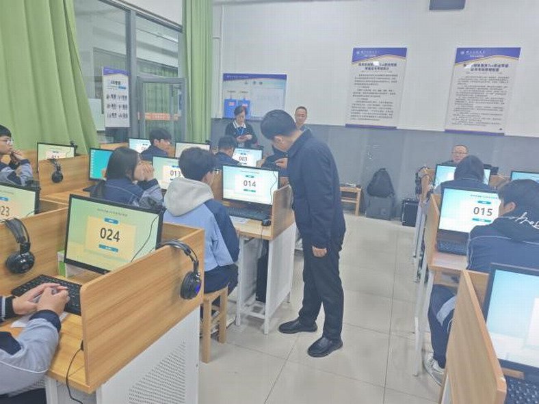 汽车维修工理论考试现场2