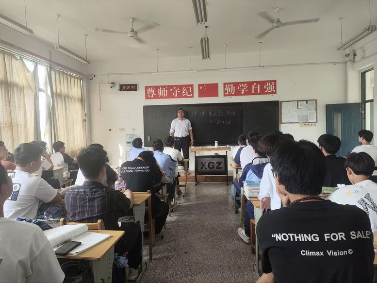 各班召开心理健康教育主题班会