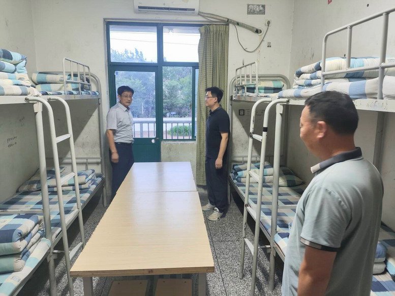 现场查看宿舍“6S”样态
